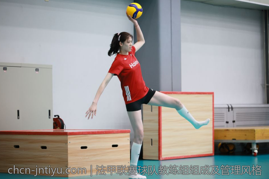 法甲联赛球队教练组组成及管理风格