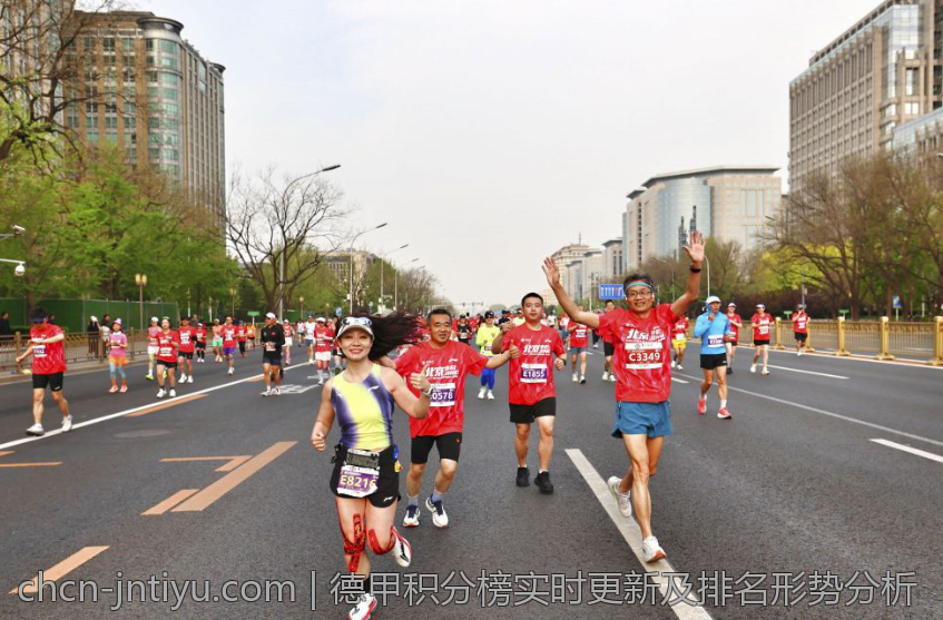 德甲积分榜实时更新及排名形势分析